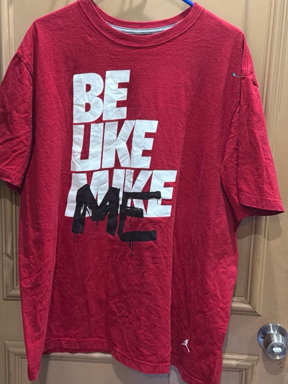 Jordan Men's Red Graphic 'BE LIKE ME' Short Sleeve Tee